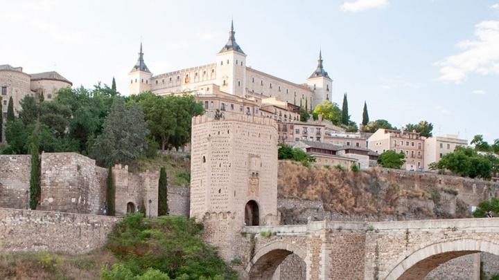 Alcázar的托莱多，一个石头堡垒，位于西班牙托莱多的最高部分.